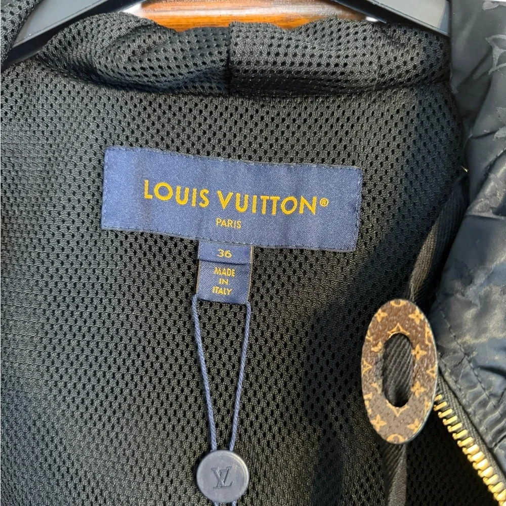 Louis Vuitton Shiny Monogram Short Parka in Midnight Navy - Picture 6 of 11